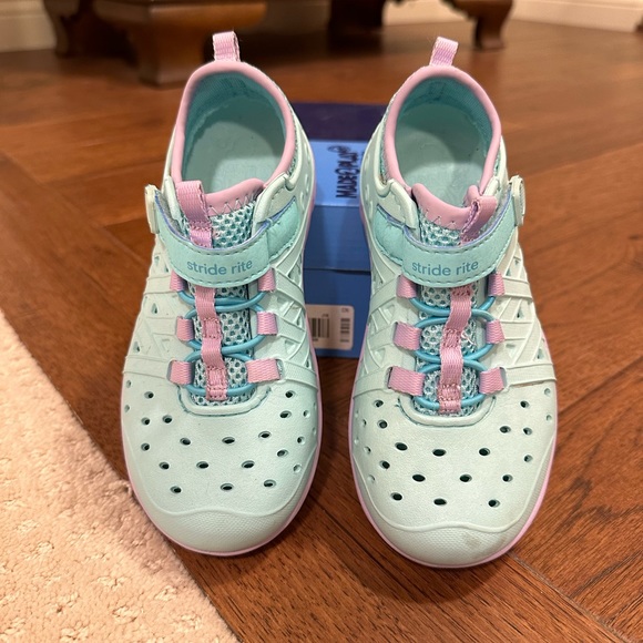 Girls Stride Rite Made 2 Play shoes - size 11 - Picture 3 of 7